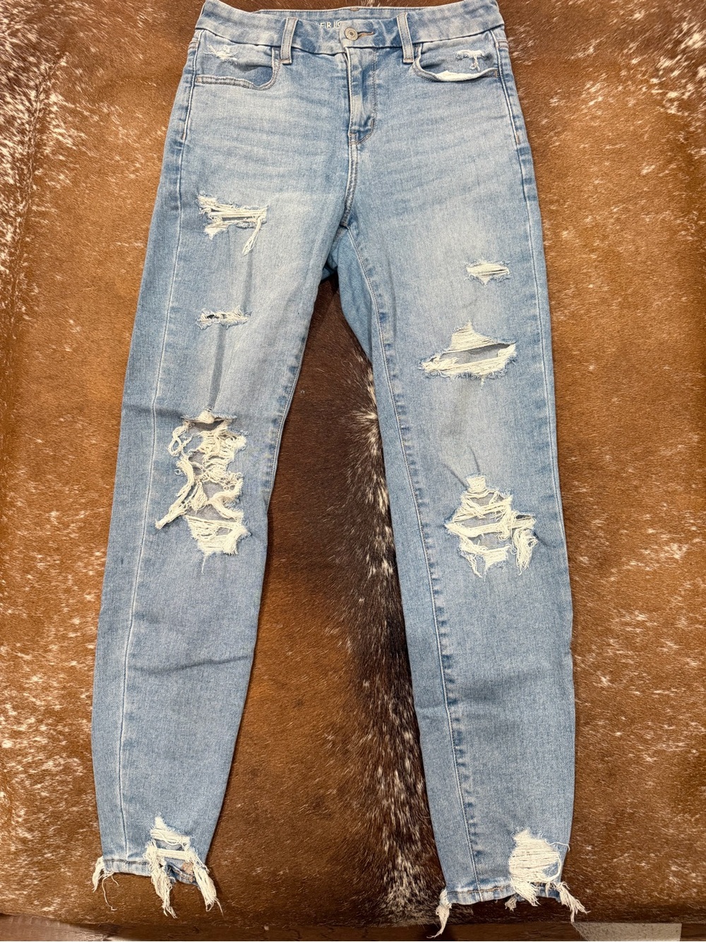 American Eagle Light Wash Distressed Ripped Jeans Size 4